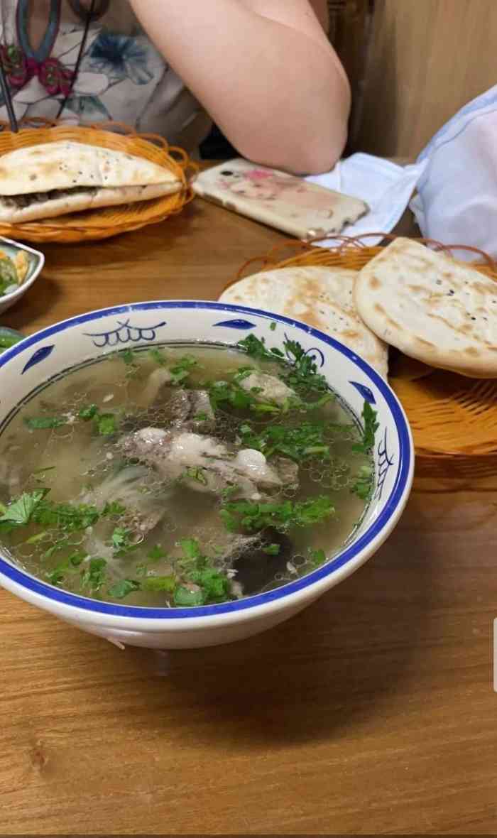 肉多鲜澄城水盆羊肉-"自小吃水盆都是一份水盆自带俩烧饼,最近几.