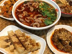 -爆炸头阿姨小四川正宗川味小吃(无任何分店)