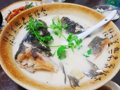 砂锅鱼头-75幢私房菜馆
