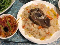 块肉手抓饭-巴扎美食·新疆菜·西域歌舞表演餐厅(新疆大厦店)
