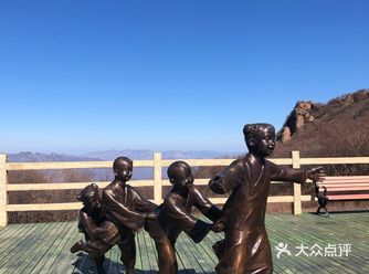 秋季的百瑞谷，被红叶渲染的格外美丽