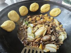 -粘豆包柴火铁锅炖