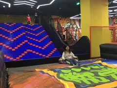 -爱蹦iBOON蹦床运动馆(江汉店)