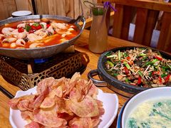 -老滇山寨•云南特色菜•地方菜•民族风情歌舞表演(金碧店)