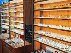 -优医视平价眼镜蔡司依视路折扣工厂店(十里堡店)