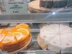 -Chom Cafe and Restaurant