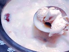 胡椒猪肚鸡-洪氏嗨捞·广东猪肚鸡·椰子鸡火锅(西咸万象城店)