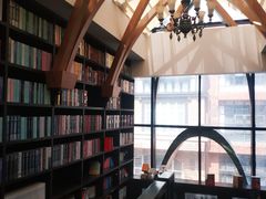 -钟书阁(松江泰晤士小镇店)