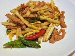 猪颈肉炒花生芽-老洋房花园饭店(绍兴路店)