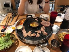 -江南猪肉商会无限续吃(弘大店)