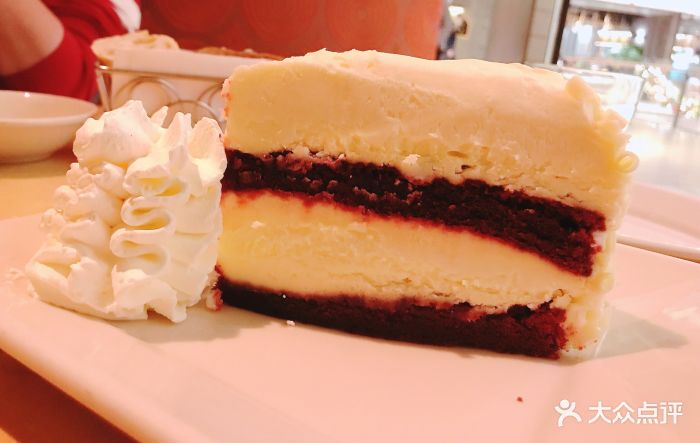 the cheesecake factory 芝乐坊餐厅(王府中环店)无敌红丝绒芝士蛋糕