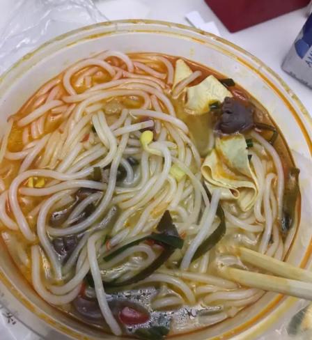 食尚火锅米线-"每次都是个和室友一起点外卖,只知道是在我.