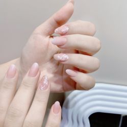 -花岐款式专研健康美甲沙龙