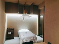 -灸春堂·艾灸·痛症·整脊连锁(之江银泰店)