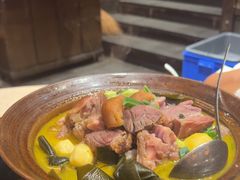 -帅巴人舅母子腊蹄民俗村