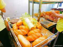 -Bánh Mì Huynh Hoa