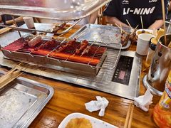 -哈尔滨小酒馆·鲜肉现穿自助烧烤(康新花园店)