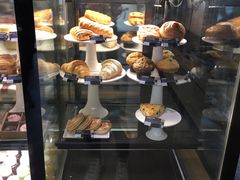 面包甜点陈列柜-星巴克臻选(济南恒隆店)