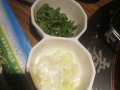 香菜和葱花-泽成冰煮羊(非·遗东岸国际店)