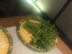 -尚尚仙·酸汤猪手·猪肚鸡火锅(华联万柳购物中心店)