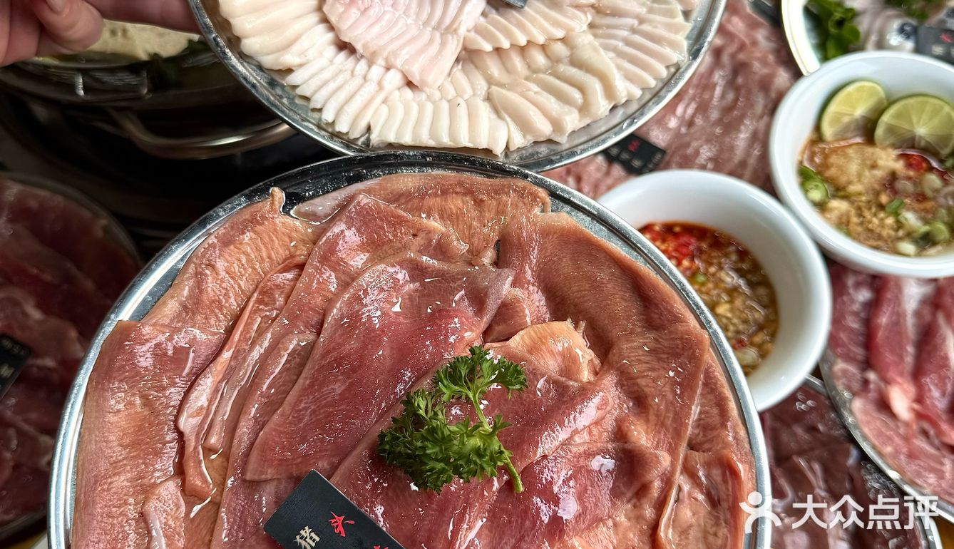 炸裂！昆明吃到的！吼吼吃…