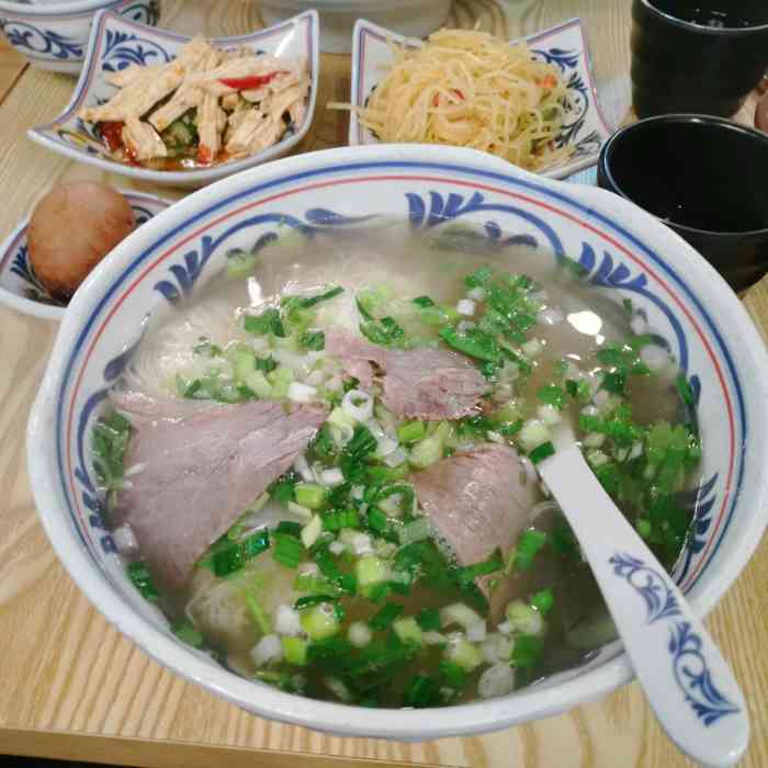 伊兰兴手工牛肉面-"终于来这家馆子,吃到了兰拉中的一窝丝,想.