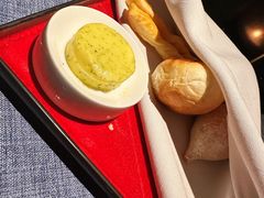 餐前面包配黄油-弦月窗LUNETTE BY AMANDA(复兴路店)