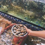 这家酒店的餐厅生意很火爆，中国人开的