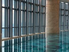 -珠海瑞吉酒店游泳池