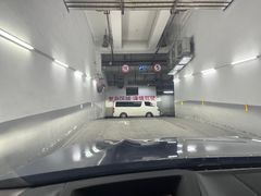 -百联又一城停车场