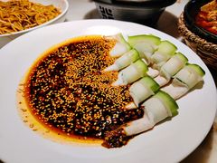 蒜泥白肉配乳瓜-初蓉丨遇见新川菜(亲贤街荣耀店)