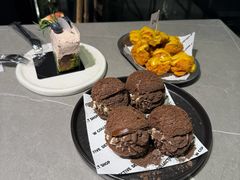 -W COLLECTIVE  DESSERT SHOP