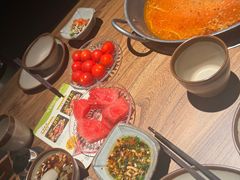 -野山舂·贵州现舂酸汤火锅(鸿通城店)