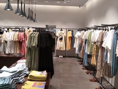 -URBAN REVIVO(高德置地广场·春广场店)