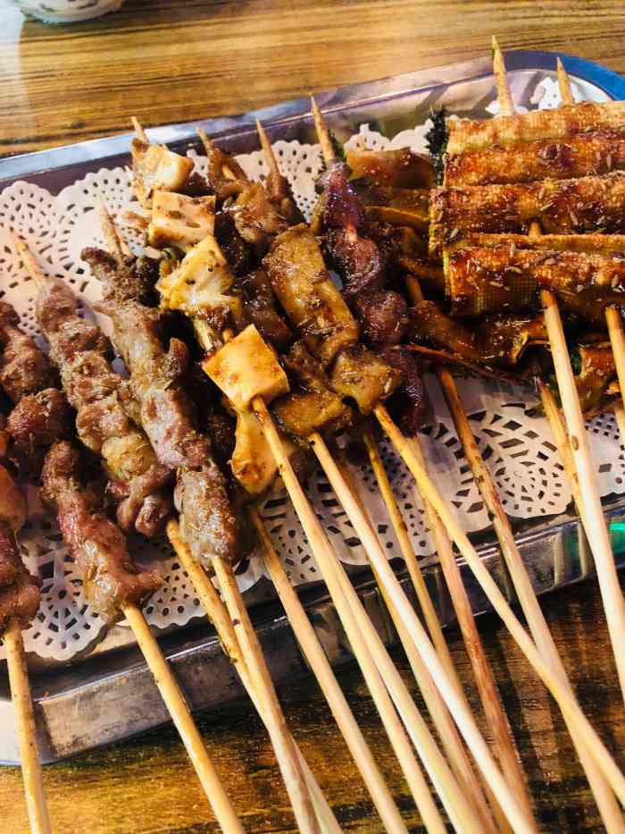 进京赶烤-"在边上洗车后来填饱肚子.烤串味道都不差,.