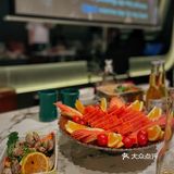 天啦噜‼️广州首家赛博朋克风烧烤店，还有KTV，赶紧宵夜走起~