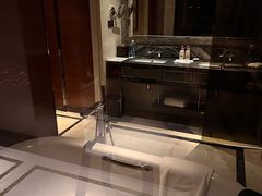 -天津京基皇冠假日酒店