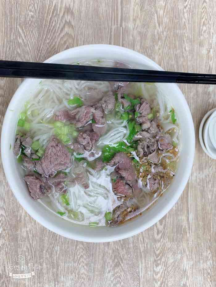 汤粉很大碗,量很大,料也很足,牛肉非常嫩,一咬就碎,口感非常好,再配上