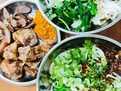 -鸿浩扒猪脚米线