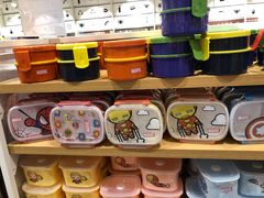 -名创优品(北京新中关购物中心地铁层店)