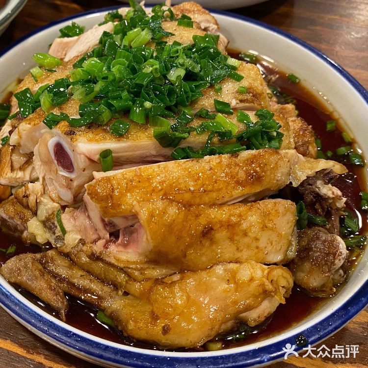 大肠吃第一口很惊艳，卤过了大肠经过油炸，油香四溢