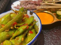 -何妹湿辣牛肉·粤式烧烤砂煲(桂雅路店)