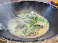 招牌柴火灶台鱼头-好灶头妈妈菜·千岛湖土菜地标美食