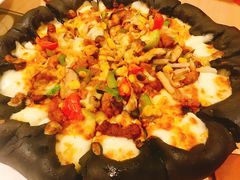 热辣嫩牛芝士黑披萨-必胜客(吾悦国际广场店)