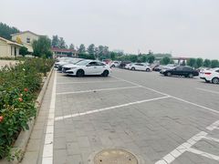 -窦店服务区-停车场