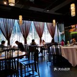 分量超足，吃到扶墙。店铺位于洪湖公园附近