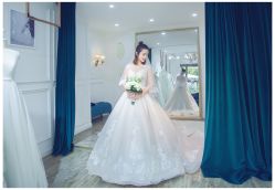 -派丽莫Pellimo原创设计婚纱品牌