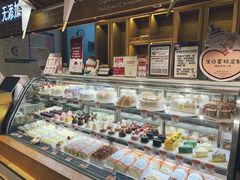 面包甜点陈列柜-西村叔叔的店·面包·甜品·蛋糕(崂山丽达店)