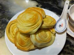 摩登粑粑-蔼若春.传承三十年云南菜(金碧公园店)