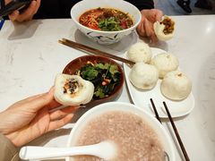 -李与白包子铺(桐梓林店)